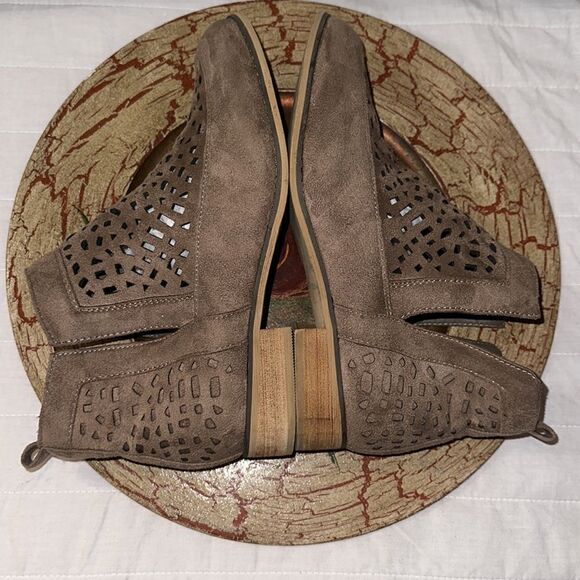 CG 9 Tan Faux Suede Laser Cut V Cut Ankle Booties - Picture 6 of 11